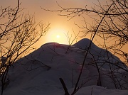 54 il sole al tramonto tra la nebbia...